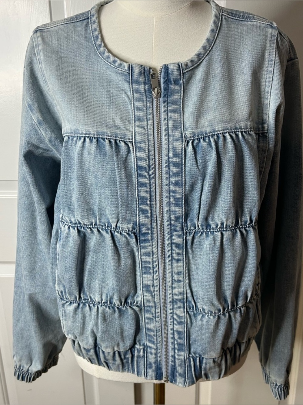 LOGO by Lori Goldstein Seamed Denim Zip Front Jacket (size small) - Picture 1 of 8